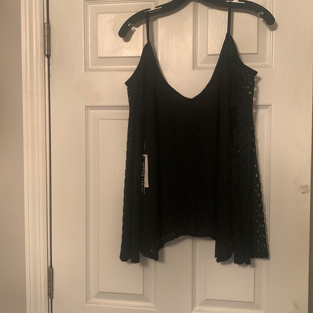 NWT Design Lab by Lord & Taylor- black lace cold shoulder top- size large
